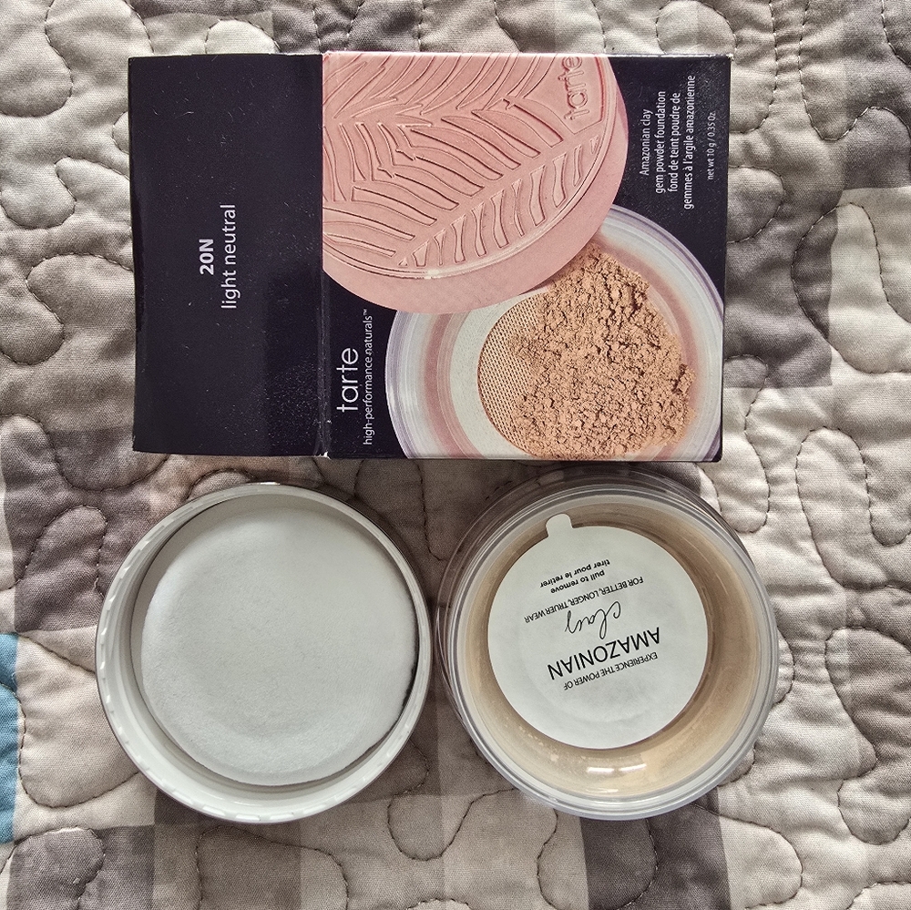 tarte Amazonian clay gem powder foundation 20N light neutral